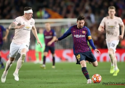 🎥 Zou Phil Jones zijn duizeligheid al over zijn? Beelden van Messi en Man U-verdediger gaan wereld rond