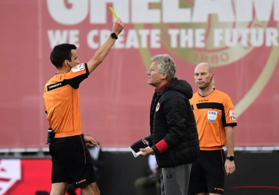 Bölöni weet niet meer hoe hij nonchalance in verdediging eruit moet krijgen: "Straks begin ik iedereen te slaan"