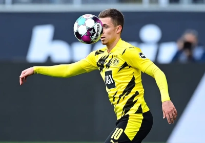 🎥 BIZAR: Landgenoot zet Dortmund op voorsprong met de schouder