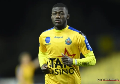 Aboubakary Koita reageerde fel nadat de scheidsrechter dacht dat er een schwalbe was gebeurd: "What the fuck?"