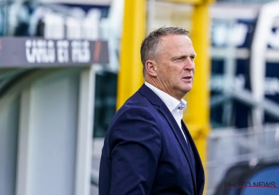 Zuur verlies voor Van den Brom en RC Genk: "Nadenken om iemand anders voor penalty's verantwoordelijk te maken"
