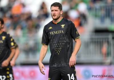 Venezia behoudt waterkans op langer verblijf in Serie A na doelpuntenrijke wedstrijd tegen Arthur Theate