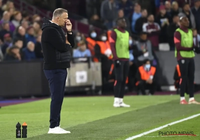 John van den Brom aangeslagen na vierde nederlaag op rij: "Vanaf nu is dat een trauma"