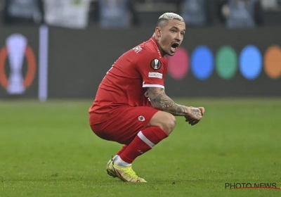 Radja Nainggolan wordt in zijn onderbroek gezet door de fans van Seraing