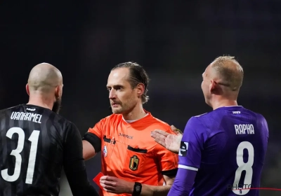 Torrente zat duidelijk verveeld met 'Holzhauser-beslissing': "Hij is geen verdediger, we zouden hem daar nooit posteren!"