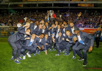 📷 In beeld: AA Gent toont beker aan fans in Ghelamco Arena