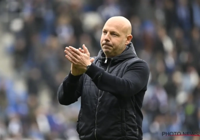 Analist wijst met de vinger naar trainer Brian Riemer: "Dat was niet nodig"