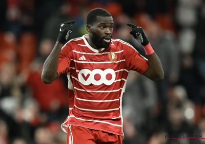 Handspel van STVV redt het vel van Standard en Carl Hoefkens