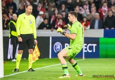 🎥 Ongeziene taferelen: Aston Villa-doelman Martinez pakt tweede geel maar moet niet van het veld en wordt nadien dé penaltyheld