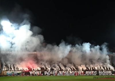 🎥 Heel emotioneel moment tijdens Charleroi - Standard: match onderbroken na 60 seconden door pyro (maar of ze daarvoor boete gaan krijgen...)