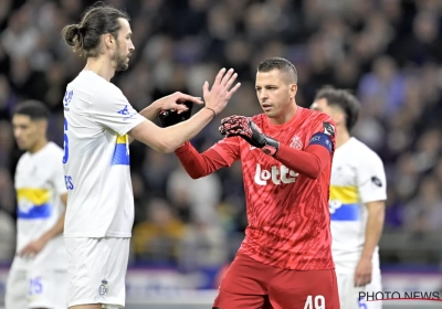 Zo kennen we hem: Christian Burgess daagt supporters van Anderlecht nog wat uit na zege in Brusselse derby