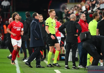 Standard grijpt in eigen stadion in na stopgezette match tegen Antwerp