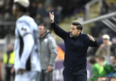 Besnik Hasi maakt zich zorgen over speler wiens niveau drastisch gezakt is