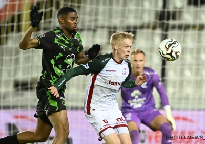 Topschutter JPL trapt zelfs strafschop niet en wordt na uur gewisseld: dit is er aan de hand