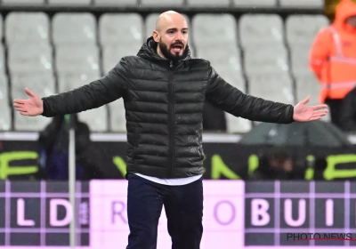 Geen trainer die zoveel respijt krijgt in de JPL... Waarom overleeft hij 6 op 39?