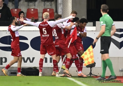 Doelmannenwissel levert niet op: Zulte Waregem stunt zich voorbij matig Genk