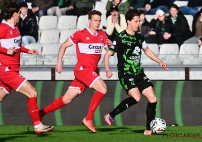 LIVE: Cercle moet met tien verder na rood voor doelman Warleson