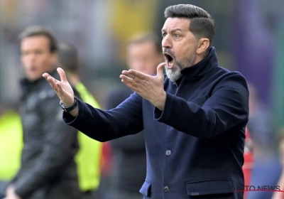 Hoe ziet Besnik Hasi zijn dreigend ontslag? "Ik heb nog niemand gehoord, ik ben nog coach van Anderlecht"