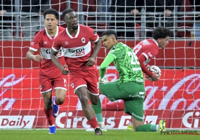 🎥 VAR ziet wel héél opvallende strafschop tijdens Antwerp-Genk: Van der Elst snapt er niets meer van