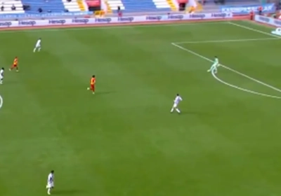 🎥 Puskas-award? Goalie scoort vanop 80 meter! 