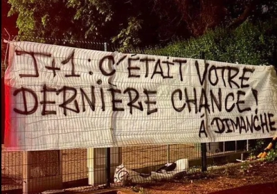 Coucke vlucht weg, Verschueren heel eerlijk: fans van Anderlecht komen met spandoek
