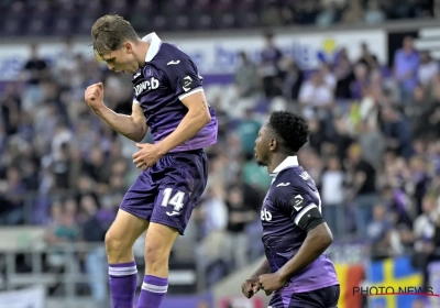 LIVE: Sikan schenkt Anderlecht net voor de rust een dubbele voorsprong!