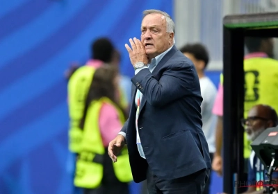 📷 Prachtig beeld van Dick Advocaat voor de aftrap van Duitsland-Curaçao
