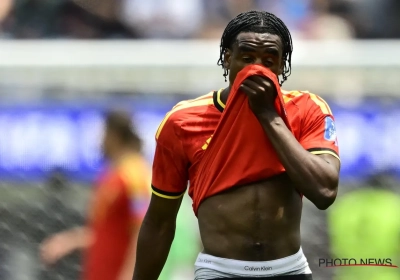 Voetbalanalist gaat over de schreef na rode kaart Ngoy: "Zwarte spelers hebben daar niet de concentratie voor"