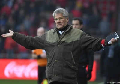 "Bölöni staat gewoon te coachen in een jas die hij nog ergens op zolder heeft gevonden"