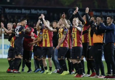 "KV Mechelen hoort in eerste klasse thuis, voor zijn fans alleen al" en "Zullen zaterdagavond eens zien waar er 15.000 fans zijn ..."