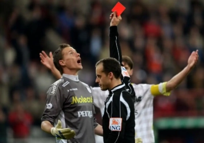 Vier rode kaarten en drie penalty's: Standard opnieuw leider na veldslag in Luik