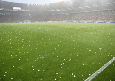 Supporters bestormen veld Rode Duivels