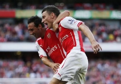 VIDEO: Cazorla weet meteen hoe de vanishing spray smaakt