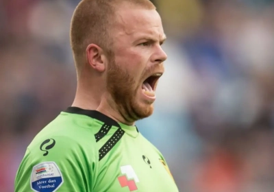 VIDEO: Hilarische struikelpartij van Cambuur-goalie