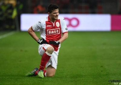 Belachelijk: truitjes Standard afgeplakt met tape