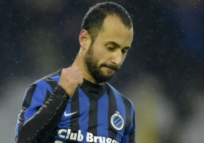 De fluwelen baltoets van blauw-zwart is terug