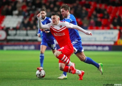 VIDEO: Watt kan meer dan alleen maar scoren voor Charlton