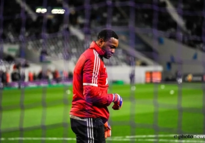 VIDEO: Marseille-goalie heeft betere reflexen in huis dan de tv-presentator