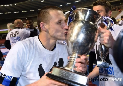 Simons mocht eindelijk een prijs omhoog steken: "Als je dit nog kan na een zware verplaatsing"