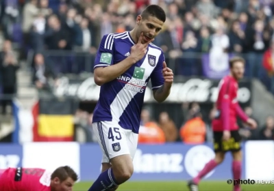 Hij doet het weer: wie zijn tong zou Mitrovic nu willen afgesneden hebben?