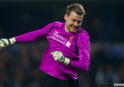 Fans Liverpool woedend na blunder: "Trap die bal desnoods naar Benteke" en "Hij is echt sh*t"