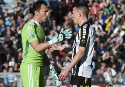Zoontje Tainmont krijgt shirt Anderlecht-goalie: "In matchjes wil hij altijd Proto zijn"