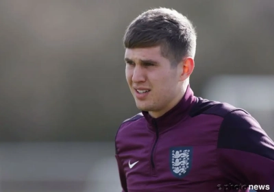 🎥 Opmerkelijk beeld uit Engeland: John Stones moet met rode kaart van het veld voor onzichtbare overtreding