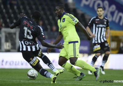 "Okaka is twee meter groot en twee meter breed"