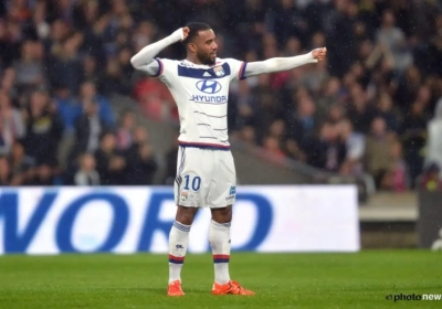 Lacazette mist alweer een strafschop, maar helpt Lyon toch aan de zege