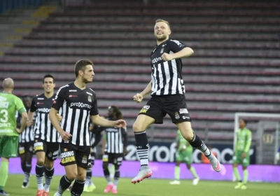 Zwarte beest Charleroi mept Essevee tegen het canvas