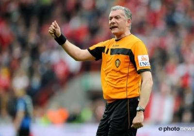 Theatraal geel en penalty's met een strik rond: op deze manier trok de scheids OHL-RMP naar zich toe