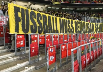 VIDEO: De fans van Borussia Dortmund klagen hoge ticketprijzen op fantastische manier aan 