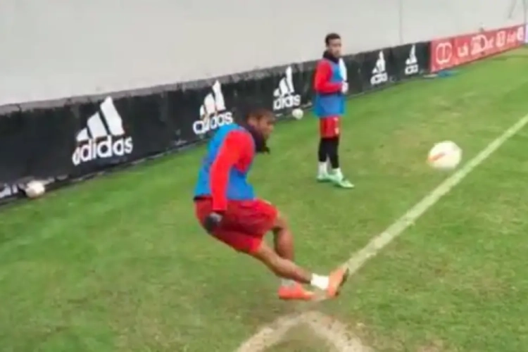 Video: een corner Rabona-gewijs binnendraaien? Geen probleem voor deze topper van Bayern München