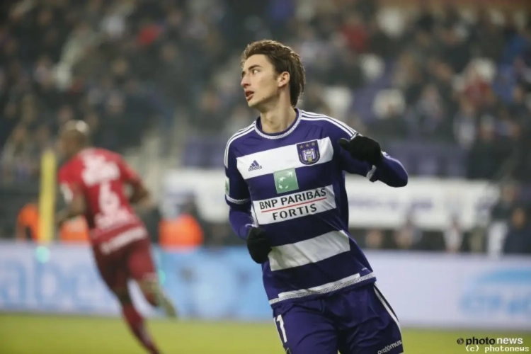 Dé paars-witte nummer 10 ziet waarom het bij Djuricic niet loopt